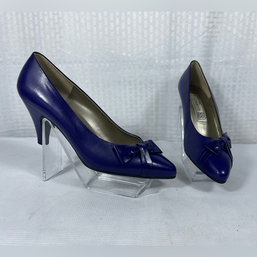 7183: Givenchy Vintage Blue Leather Bow Pumps Size 35.5 (US 5.5) w/callout